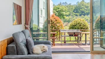 ุงูู
ูุดุฃุฉ ู
ู ุงูุฎุงุฑุฌ