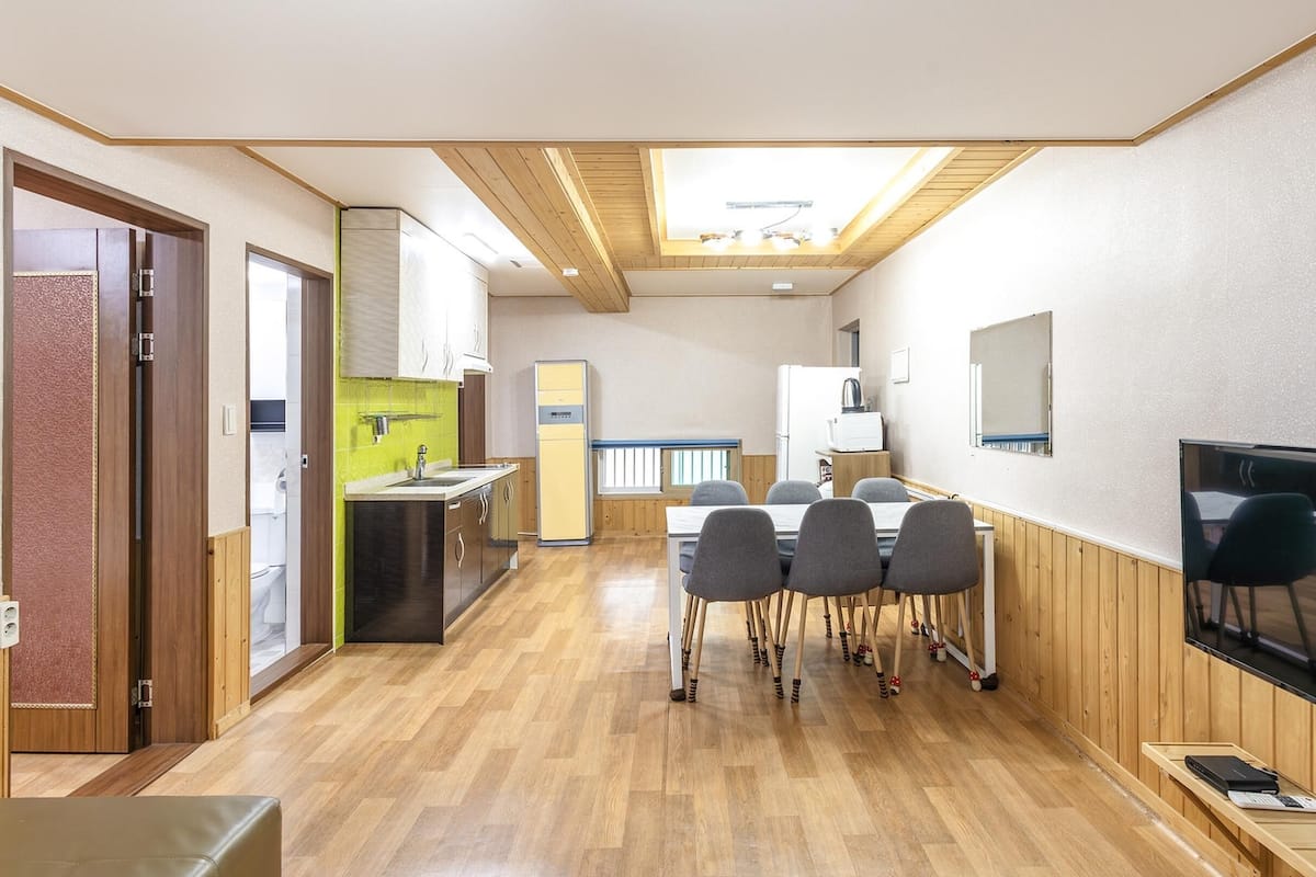 Basic Room, 2 Bedrooms (301) | 1 bedroom, free WiFi