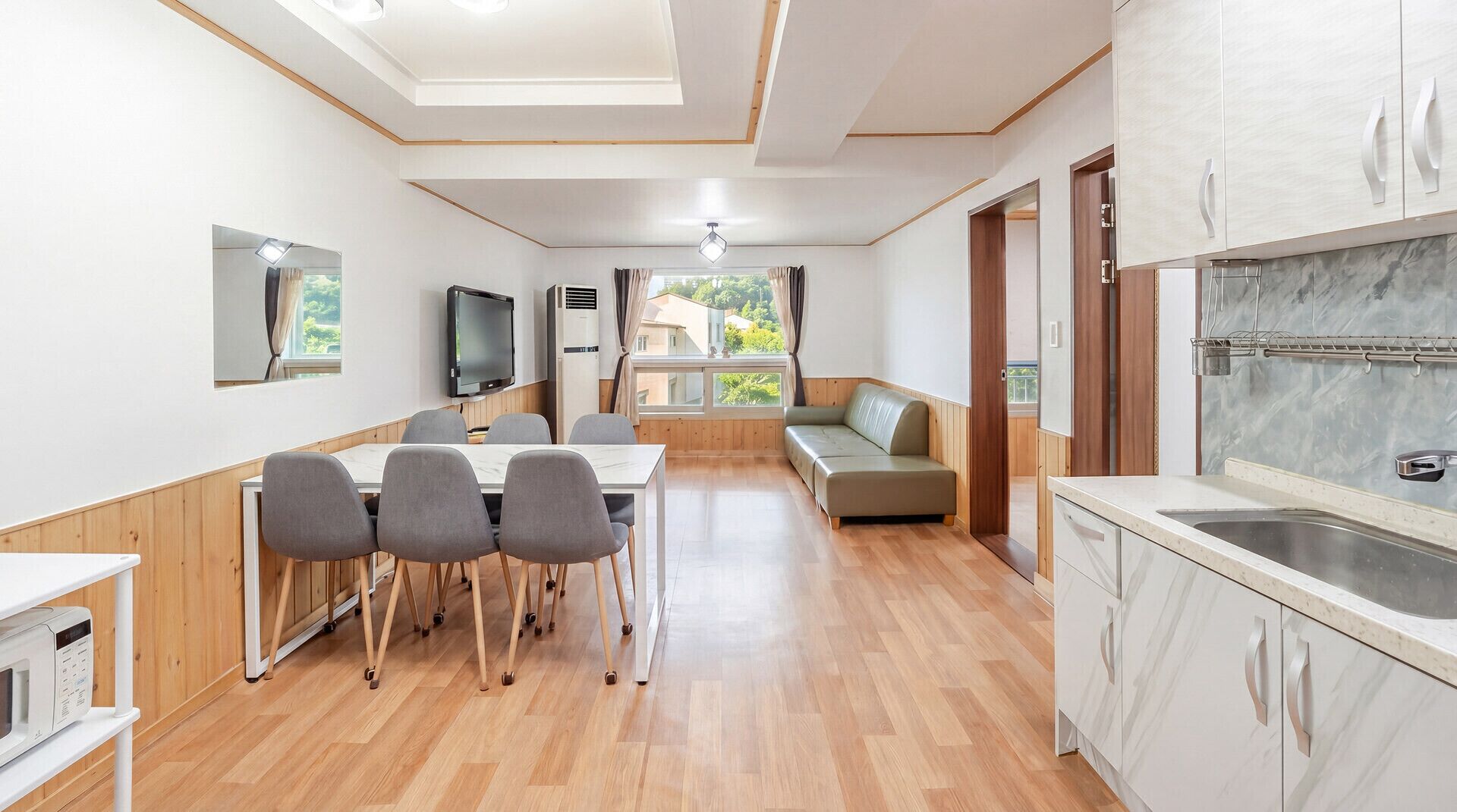 Basic Room, 2 Bedrooms (301) | 1 bedroom, free WiFi