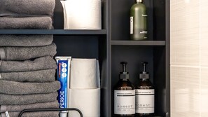 Basic Room, 2 Bedrooms (101) | 1 bedroom, free WiFi