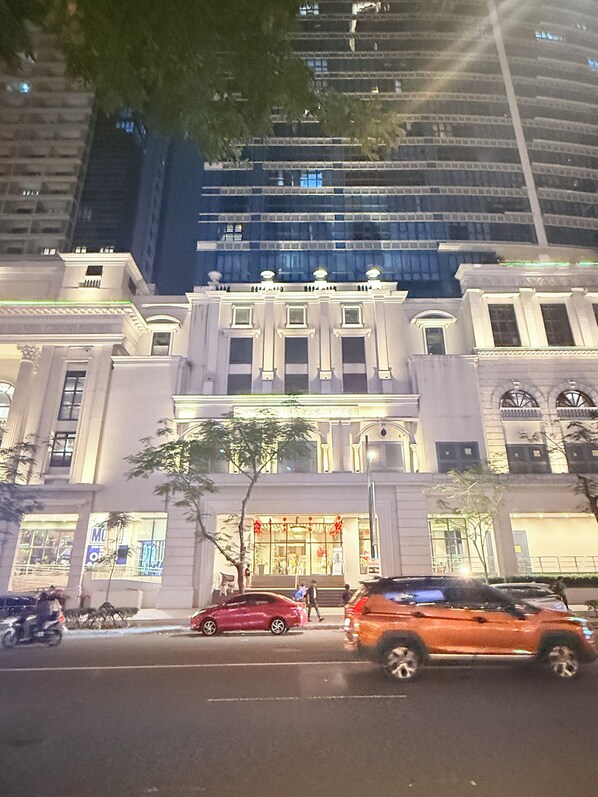 Exterior - Sleek and Cozy 1Br In Uptown Parksuites With Fast Wifi (Taguig)