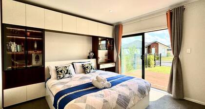 Modern Comfy 3 Bedrooms House in Chartwell