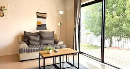 Modern Comfy 3 Bedrooms House in Chartwell