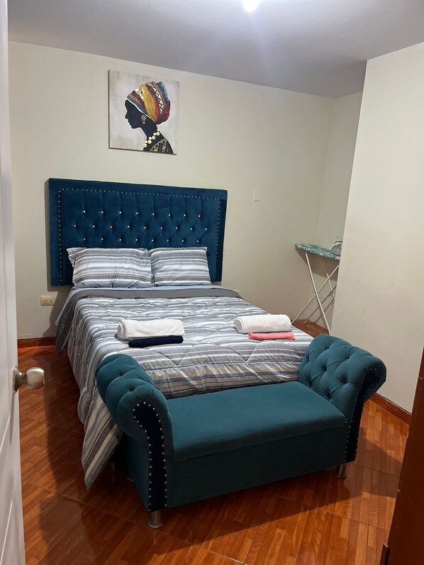 6 bedrooms, iron/ironing board, WiFi, bed sheets - Departamento acogedor (Trujillo)