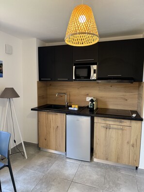 Fridge, microwave, stovetop, coffee/tea maker