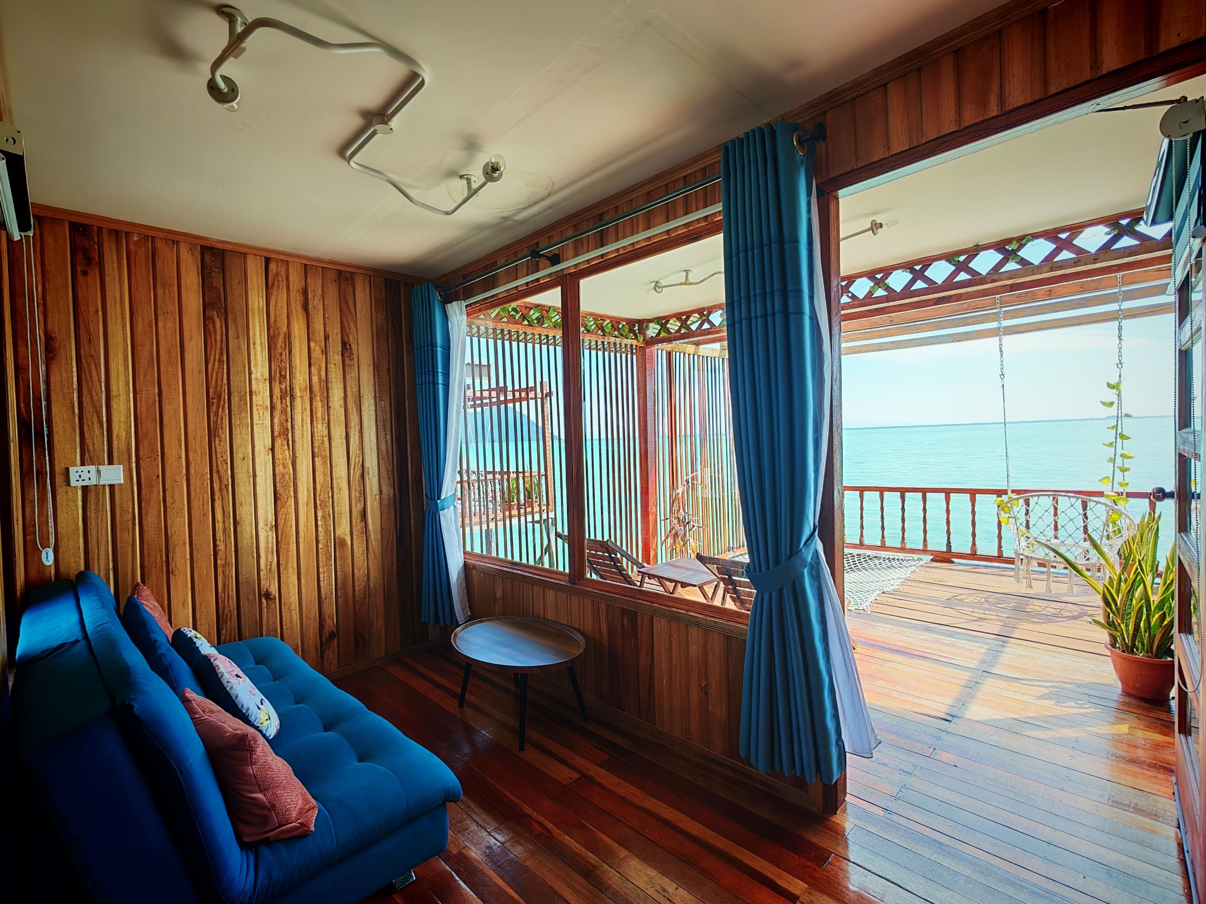 Deluxe Double or Twin Room, Sea View | Bed sheets