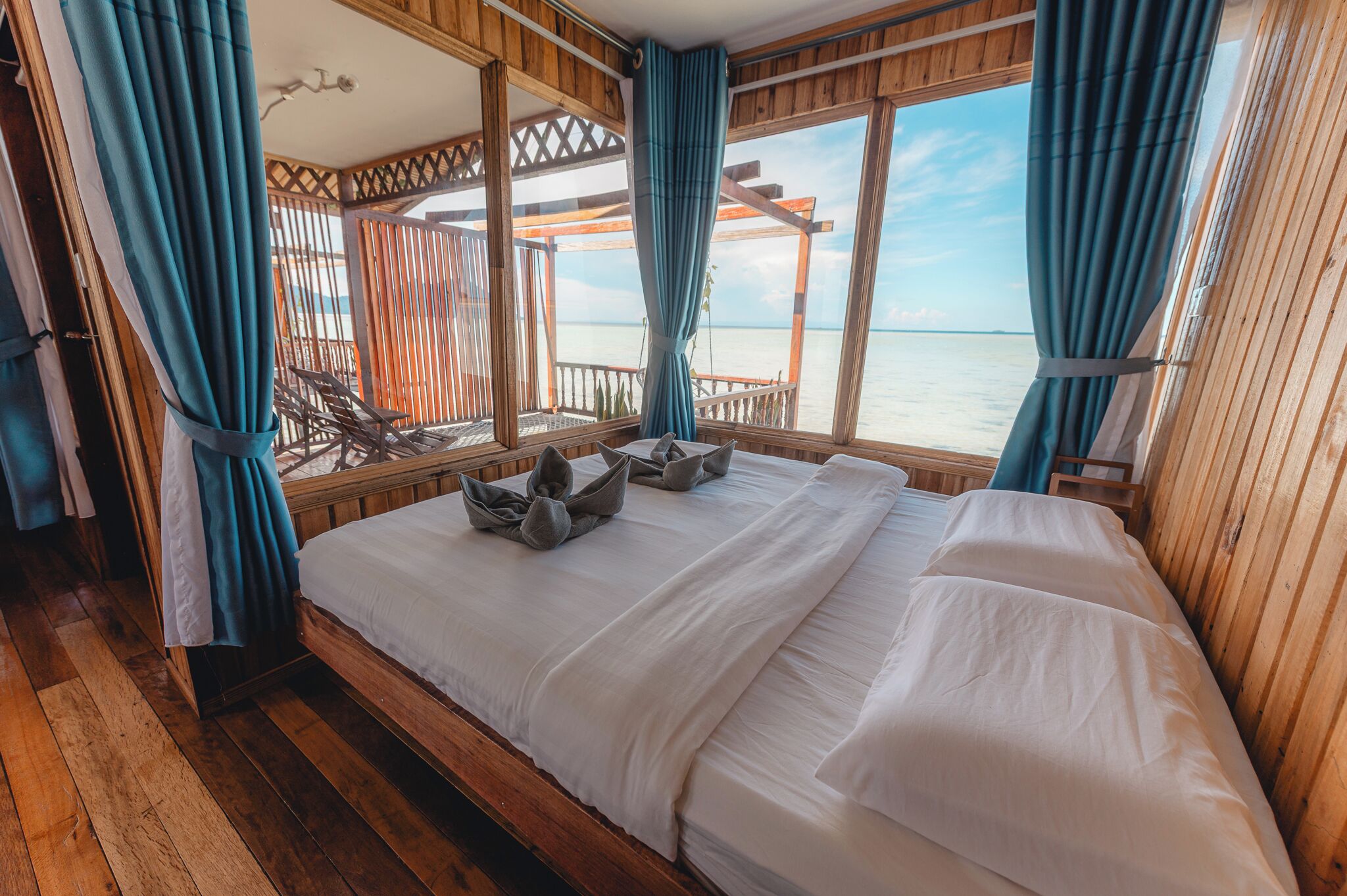Deluxe Double or Twin Room, Sea View | Bed sheets