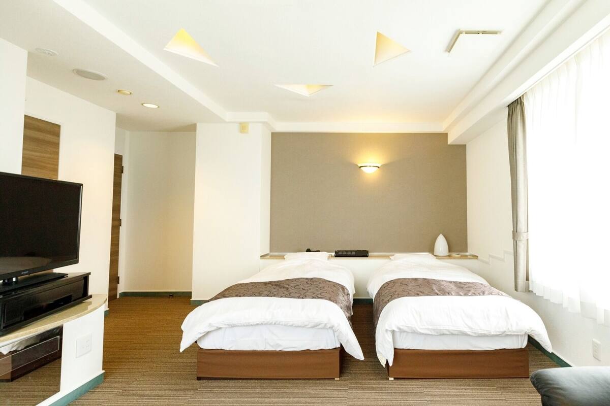In-room safe, desk, blackout drapes, WiFi (free)