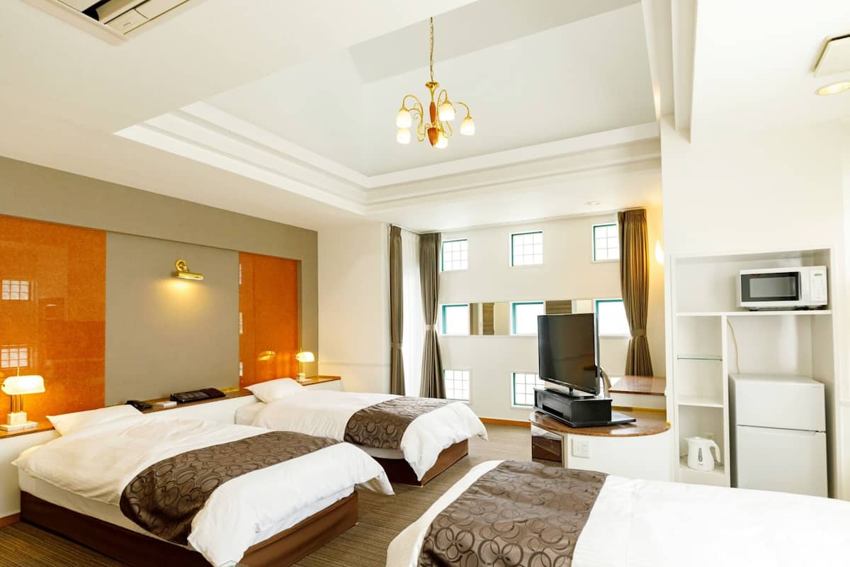Triple Room, Non Smoking | In-room safe, desk, blackout curtains, free WiFi