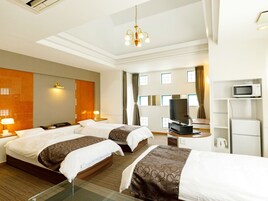 Triple Room, Non Smoking | In-room safe, desk, blackout drapes, free WiFi