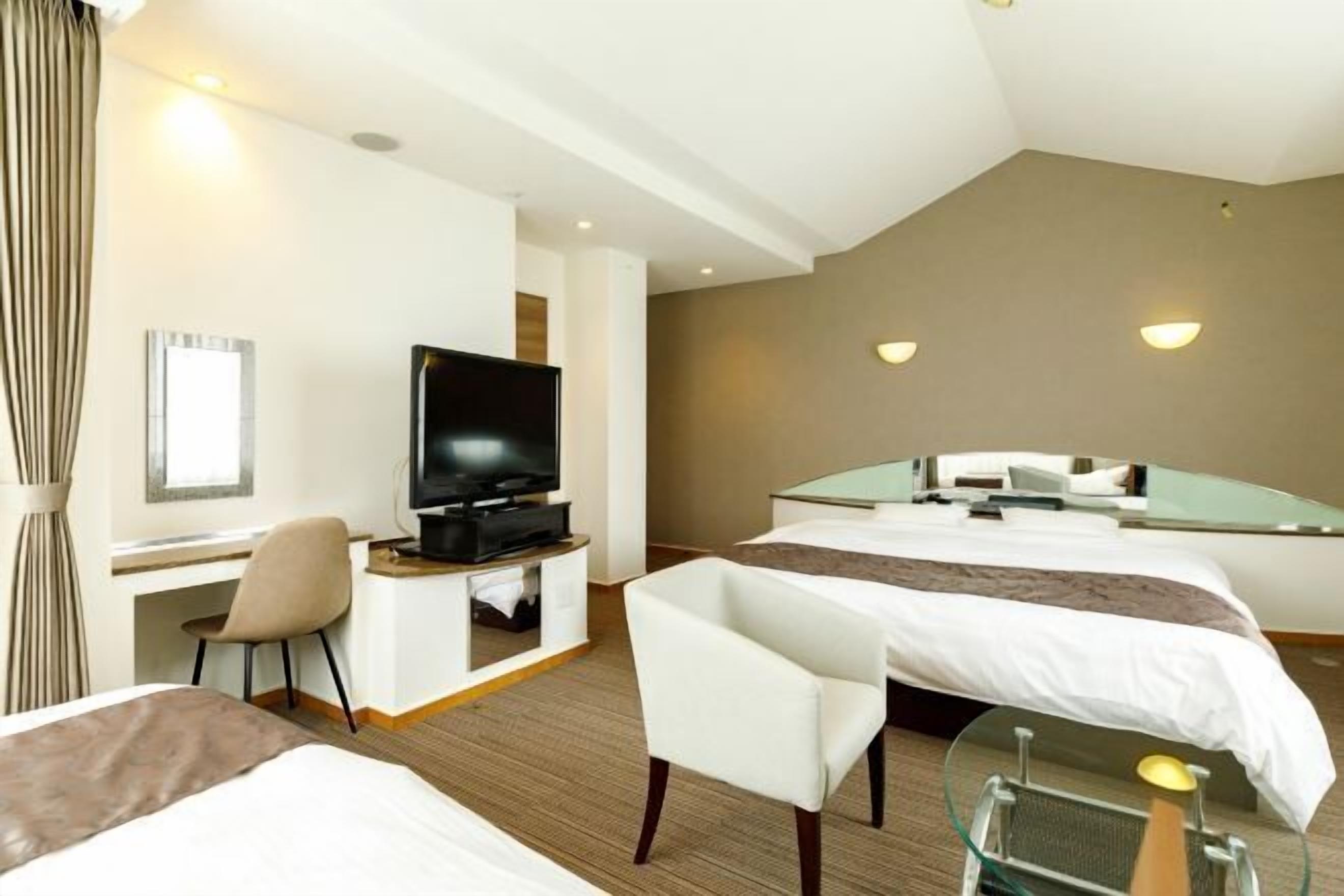 In-room safe, desk, blackout drapes, free WiFi