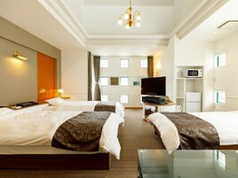 Triple Room, Non Smoking | In-room safe, desk, blackout drapes, free WiFi