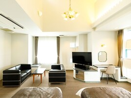 Superior Twin Room, Top floor, Non Smoking | In-room safe, desk, blackout drapes, free WiFi