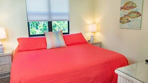 2 bedrooms, free WiFi, bed sheets - Poolside Paradise - Pet-Friendly Villa on Sanibel Island - Private Beach - Signal Inn 03 (Sanibel)