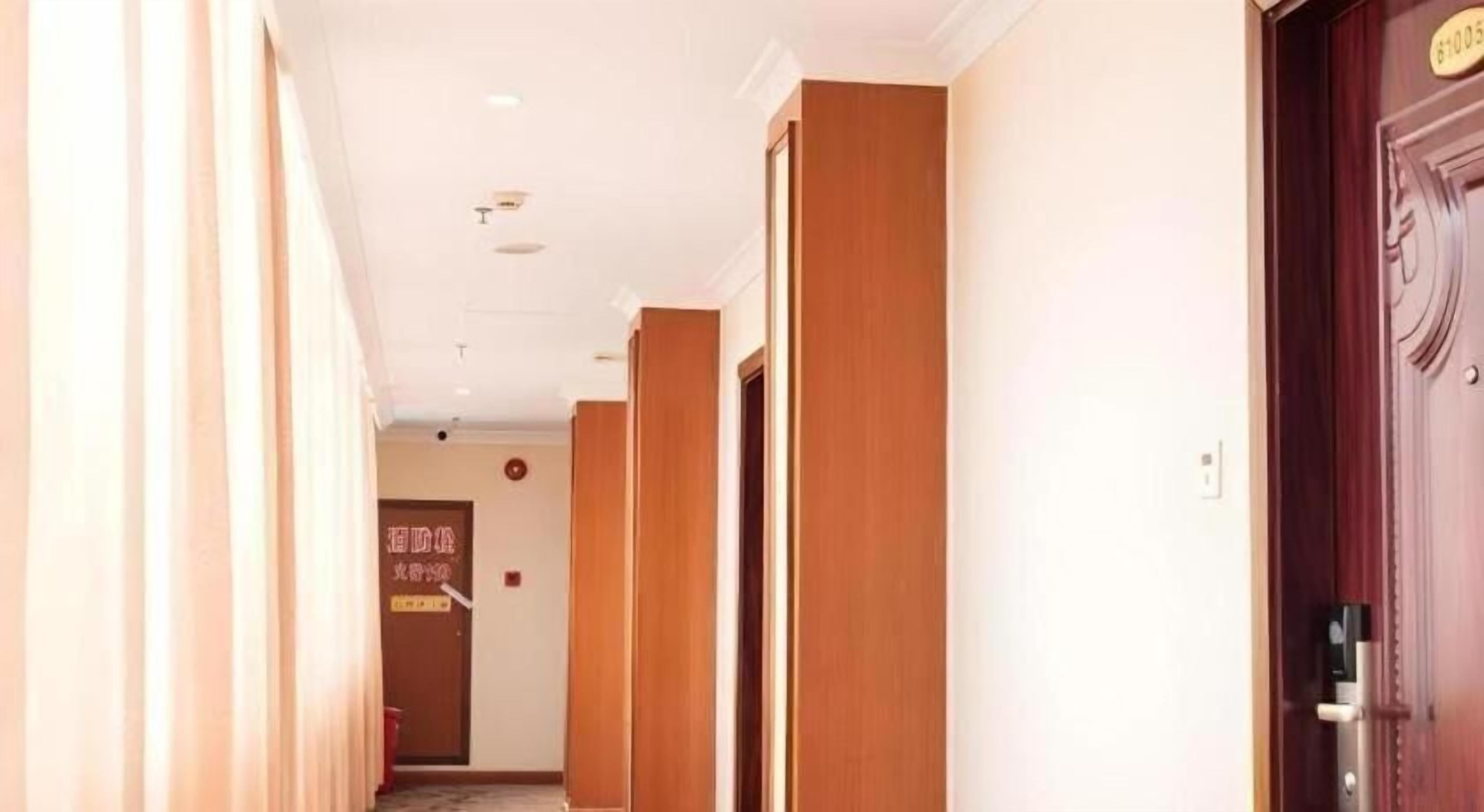 المنشأة من الداخل