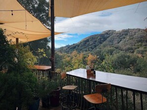 Outdoor dining - The Zen Den: Garden Patio, Hot Tub, Canopy Bed (Topanga)