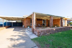 Terrace/patio - Davidson - Family Getaway, Pets Allowed (Dubbo)