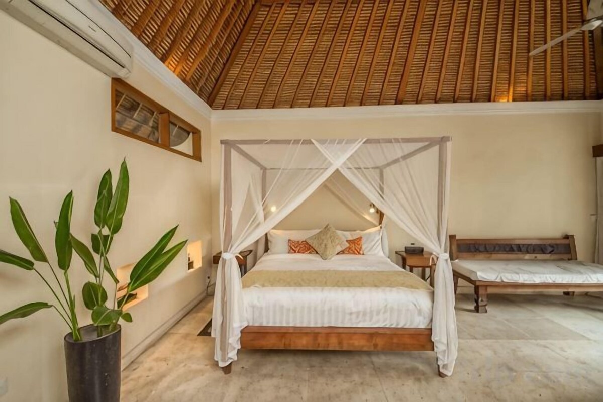 Bureau, fer et planche à repasser, Wi-Fi gratuit, draps fournis
