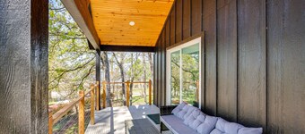 Fire Pit + Grill: Lakeside Gun Barrel City Home!