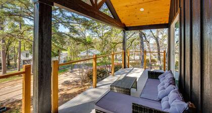 Fire Pit + Grill: Lakeside Gun Barrel City Home!
