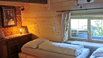 2 Schlafzimmer, BĂŒgeleisen/BĂŒgelbrett, Internetzugang, BettwĂ€sche