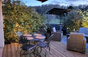 Outdoor dining - Gite with hottub near Sarlat (Carsac Aillac)
