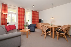 TV, table tennis, stereo