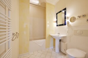 Shower, hair dryer, towels - Holiday Apartment "Villa Celia - 8" near Beach with Balcony & Wi-Fi (Sellin)