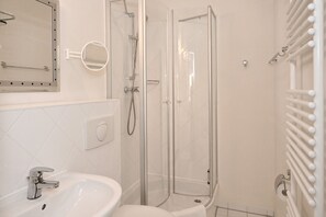 Shower, hair dryer, towels - Holiday Apartment "Villa Celia - 7" near Beach with Balcony & Wi-Fi (Sellin)