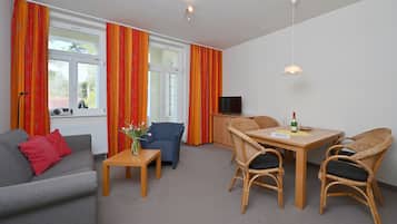 TV, bordtennis og stereoanlegg