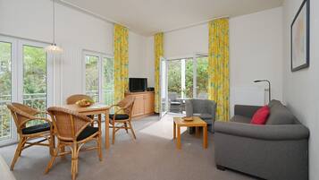 Télévision, table de tennis de table, chaßne hi-fi