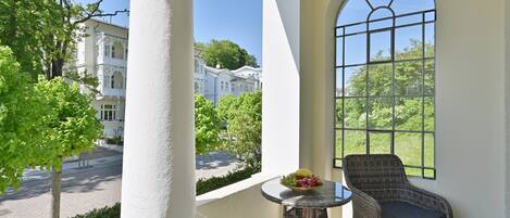 المنطقة المحيطة بالمنشأة