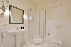 Shower, hair dryer, towels - Holiday Apartment "Villa Celia - 2" near Beach with 2 Balconies & Wi-Fi (Sellin)