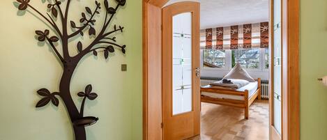 6 bedrooms, free WiFi, bed sheets, wheelchair access