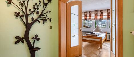 6 bedrooms, free WiFi, bed sheets, wheelchair access