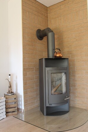 Interior - Bungalow 'Ferienhaus Seaside' with Private Terrace, Private Garden and Wi-Fi (Wunstorf)
