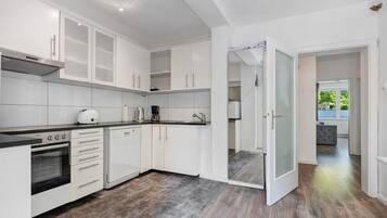 Refrigerador, horno, placa de cocina, lavavajillas