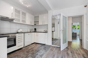 Geladeira, fogão, cooktop, lava-louças