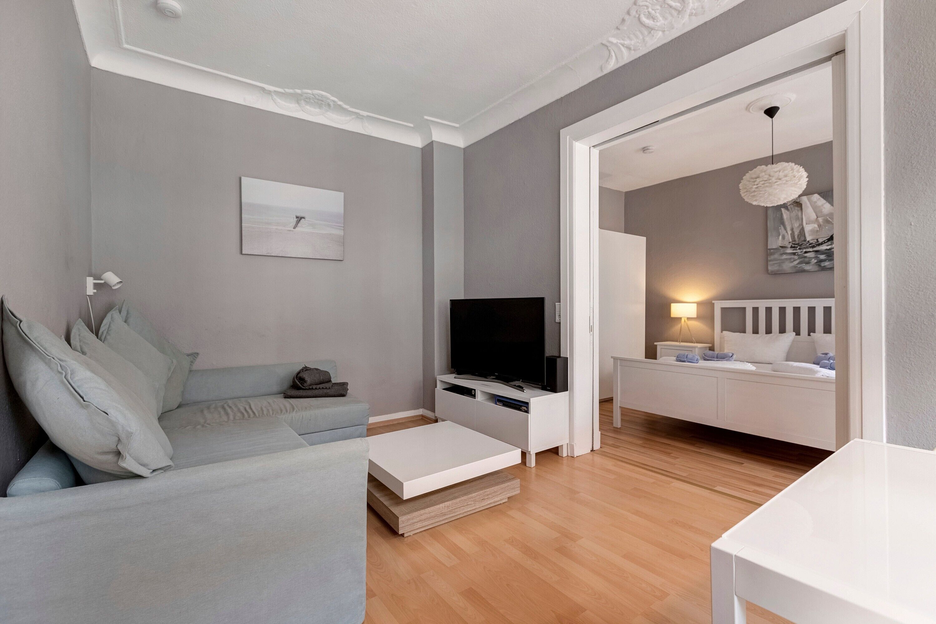 Fernseher, DVD-Player, Stereoanlage