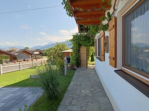 Property grounds - Apartment 'Haus Kali' with Mountain View, Shared Terrace and Wi-Fi (Teisendorf)