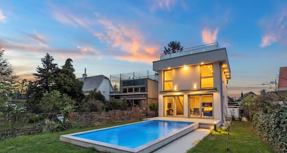 Villa Jäger with Pool in Vienna with Private Terrace, Balcony and Wi-Fi