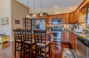 Fridge, microwave, oven, stovetop - Cottage on Lake Leelanau for up to 10 guests (Cedar)