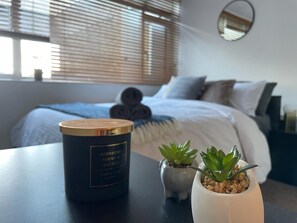 1 slaapkamer, een strijkplank/strijkijzer, wifi, beddengoed