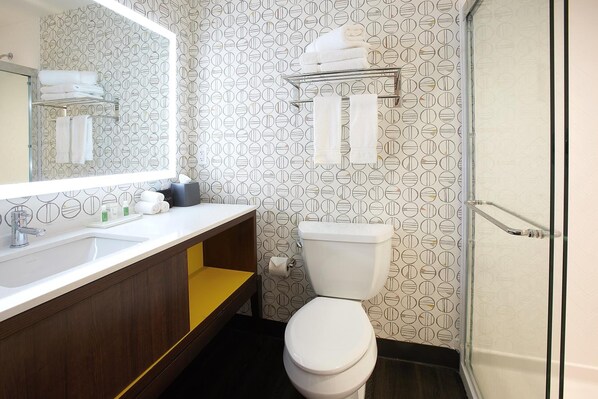 Bathroom - Holiday Inn Louisville Downtown (Louisville)