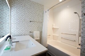 Bathroom - Holiday Inn Louisville Downtown (Louisville)