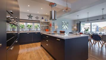 Fridge, microwave, oven, dishwasher