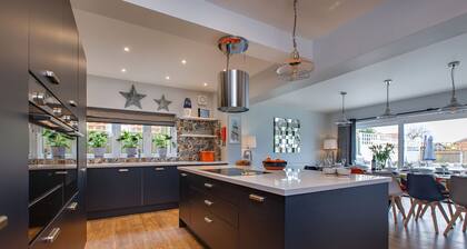 Rosehaven in Sheringham. Luxury 6 Bedroom / 6 Bathroom for 12. Dog Friendly