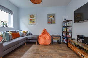 Smart TV, DVD player, books - Rosehaven in Sheringham. Luxury 6 Bedroom / 6 Bathroom for 12. Dog Friendly (Sheringham)