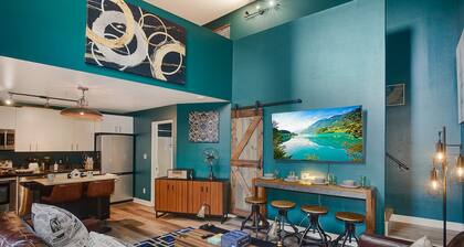 Stylish DT Loft for Professionals Friends & Family