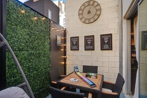 屋外ダイニングエリア